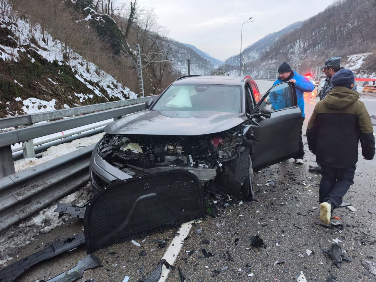 Из-за массовой аварии в Сочи перекрыта дорога